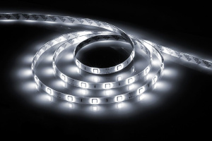 Лента светодиодная LS607 14.4W/m 60SMD 5m12V IP65, белое основание, 6500К 5м/5050 27652