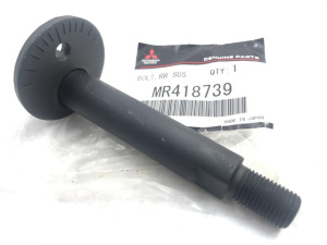 (03) Болт эксцентрик MR418739