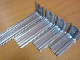 Кронштейн фасадный с 2-мя ребрами жестк. 150х50х50х2мм 898297